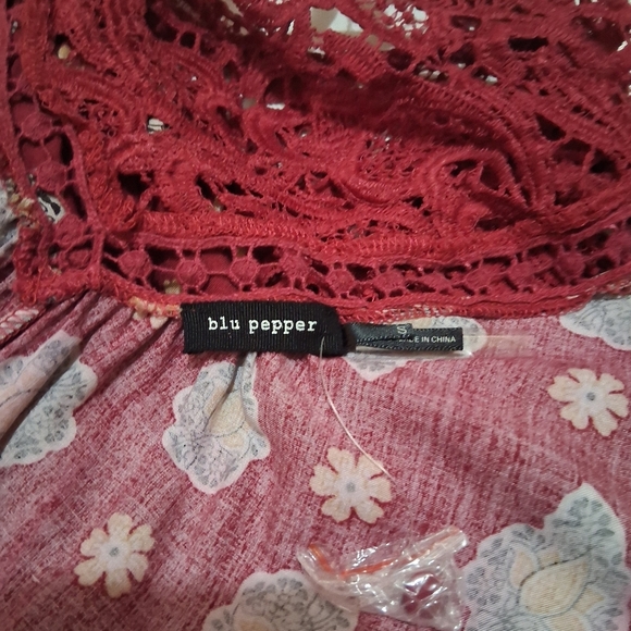 Blu Pepper EUC Crochet Lace Dress Burgundy and Cream Sz. S - Picture 9 of 9